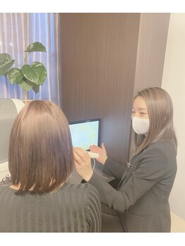 ブリエールラミール/ウッドランプ、スコープで肌診断