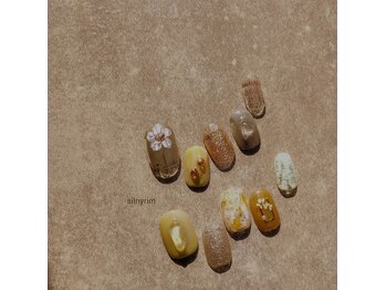 シルニー リム(Silny rim)/アシンメトリーニュアンスネイル