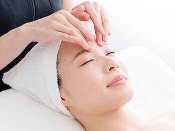 エヴァーグレース 河原町店/目元ケア>目元のマッサージ