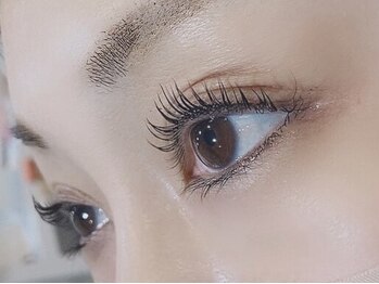 ラナ バイ アンドライフ ショウナン(Lana by andlife Shonan)の写真/1人1人に合わせたロッド使用で理想的なカールに♪《オーダーメイドまつ毛パーマ+１STEPトリートメント》