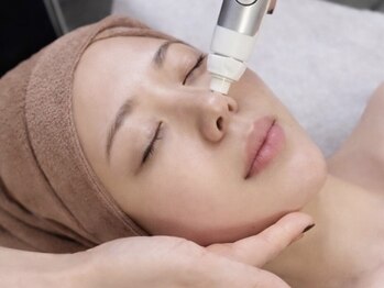 ココリラ(cocorira)の写真/【憧れの水光肌GET◎】小鼻の黒ずみ・毛穴/シミ・シワ改善はお任せ＊小顔ケアに韓国発REDショットも取扱♪