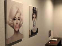 ゆたか整骨院 春日本院/気分が上がる絵画たち