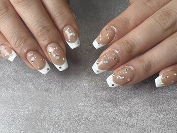 クレビア(CREVIA)/フレンチネイル