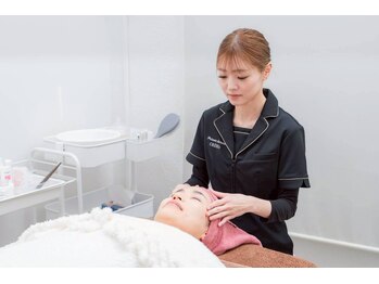 クレビア(CREBIA)/【シミ・シミケア専門店】沖縄県