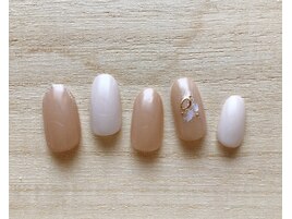 ベージュ×ラメ