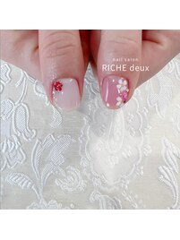 ガーリーイチゴネイル