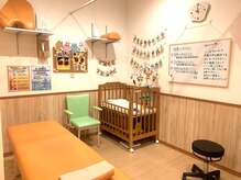 すぎうら整体院 浜松院の雰囲気(施術スペースにはベビーベッドもあります♪)