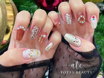 アテ(ate)/ブラウンクリスマスネイル