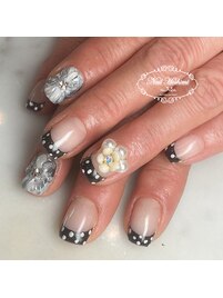 水玉フレンチとぷっくりお花