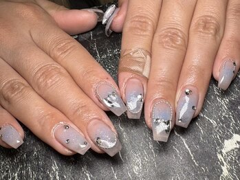 アジュールネイル 上本町店(AzurNail)の写真/700色以上のカラ-と豊富なパ-ツを駆使して周りと差をつける指先に★オリジナルデザイン多数!持ち込みもOK!