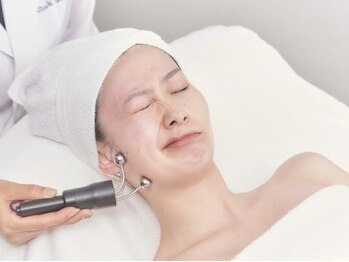 チコリコ(Chiko Riko)の写真/【メスを使わない小顔造形】たったの3分間！？顔の筋トレで叶う、圧倒的小顔リフトアップ！