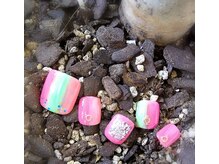 ネイルサロンアンドスクール アイビー(IVY)/グラデーションもネオンカラーで