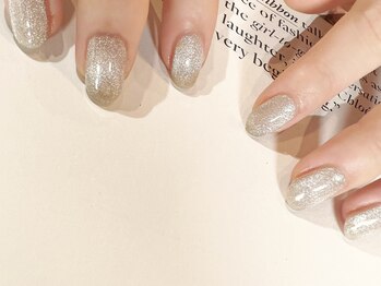 ノラ ミナミアオヤマ(NORA MINAMIAOYAMA)/ホワイトシルバーマグネット