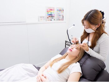 ミクス バイ キングジム(Mxx by KingGYM)の写真/平日10:00～22:00迄営業!!お仕事帰りに通えちゃう♪<初回オフ無料☆フラットラッシュ/カラー120本¥5500>