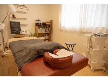 村の整骨院 鍼灸院/ゆったりとした個室です♪
