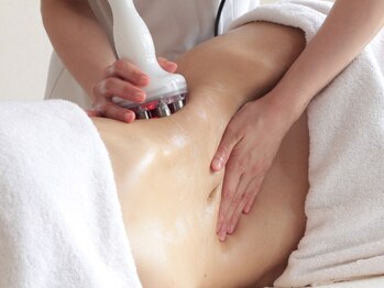 サロン ド ボーテ ラーンジュ 岐阜店(salon de beaut'e L'ange)の写真/[希少ハイパーナイフEX2×痩身リンパマッサージ¥13200]従来の3～4倍速く痩せやすく！引き締まった身体に◎