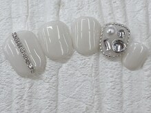 ハニービービー(Honey Bee Bee)/ホワイト韓国ネイル