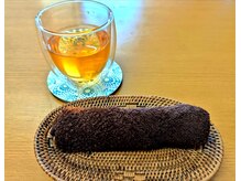 アールプラス(R+)の雰囲気（ハーブティや天然水、たまに蜂蜜をサービス提供しております）