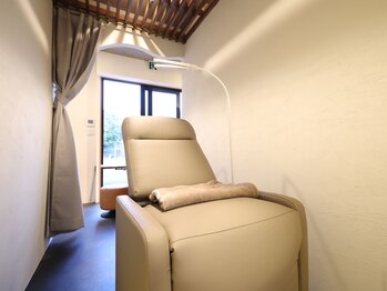 トナリ(tonari)/店内は落ち着く空間♪