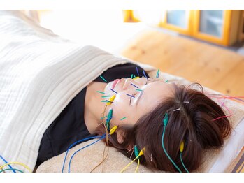 ハリルナ(hari.luna)/美容鍼×低周波通電