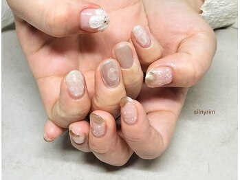 シルニー リム(Silny rim)/アシンメトリーニュアンスネイル