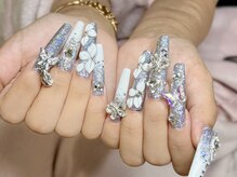 ゴテゴテかわいいネイルも得意な技術サロン♪