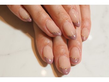 ネーリア(NAILIA)/フレンチ×スタッズ