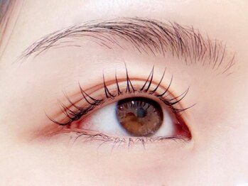 ネイル シャンブル(nail CHAMBRE)の写真/【まつげパーマ初回¥4900】今流行りのゆるりナチュラルパーマで大人の魅力を引き出し、自然な仕上がりに♪