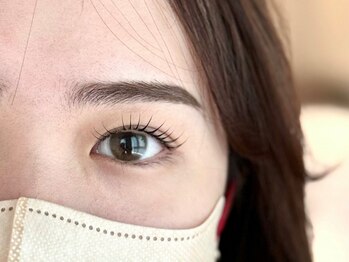 リビング(LIVING)の写真/自まつ毛のような自然な仕上がり！あなたの魅力を引き出すサロンLIVING☆オフィスで浮かない上品な目元に♪
