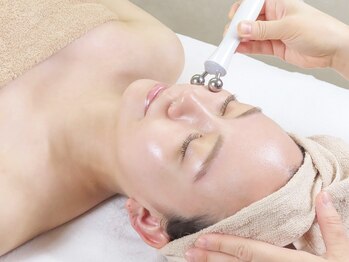 ソウ 新宿(SOU)の写真/SOU人気No.1【筋膜リフト(NEW)ハイパー+リンパ+毛穴洗浄+ヒト幹細胞美容液導入】速攻リフトアップ&ツヤ肌へ