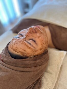 サロン ド ノエル(Salon de Noel)の写真/【毛穴悩みといえばやっぱりコレ】剥離なしハーブピーリングく感動的なツヤ肌とご対面＞