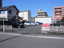 車高が高いまたは低い、車幅が広いお車の方は三浦駐車場9番へ。