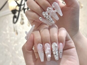 ラビィ(Raviy)/ビジューネイル