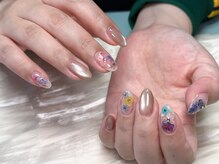 セブンネイルズ(SEVEN NAILS)の雰囲気（色の種類やパーツが沢山あるサロン）