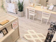 エム(M)/店内入り口