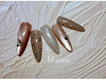 ムーンズ(Moon's)/