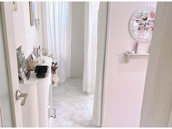 ナナイロ(nanairo)の写真/初めての方も安心！個室でゆったり過ごせる♪Wi-Fi完備で推しやドラマを見ながらの施術もOK◎