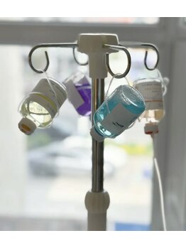 ユミサロン(U Mi Salon)の写真/肌の内側から潤す、当店限定の水光ケア
乾燥・くすみをケアし、ツヤ肌へ