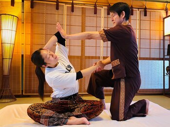 くすの木タイ古式サロン アンド スクールの写真/ガチガチの首肩に！本場タイの技術でぐーっと伸ばし、深くから緩まる開放感！体も心もスッキリ軽く！