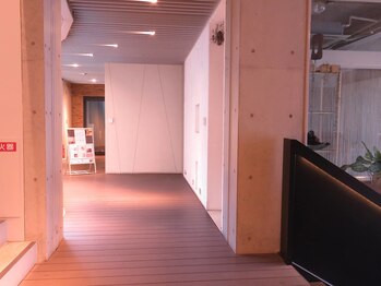 サロンドアート(salon de ART)/ファロデイ春吉ビル3F