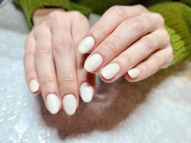 クリームホワイト