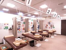長岡名倉堂鍼灸整骨院の雰囲気（施術ベッドは使用後消毒を徹底しております。）