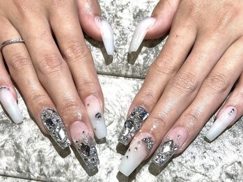 ラウンジ 町田店(RounGe)/【スカルプ】白グラ×埋め尽くし