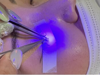 アリス アイラッシュマジック 梅田店(ALICE eyelash magic)の写真/次世代エクステ"LEDマツエク×フラットラッシュ"抜群のモチ力&低刺激!バラつきにくく理想のデザイン長持ち!