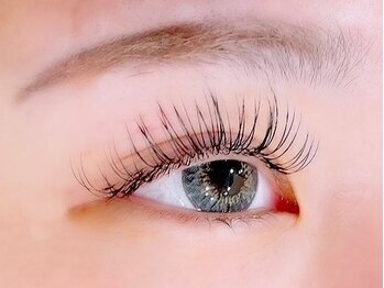 ディアナ マツエク 定額ネイル水戸千波店(DIANA)の写真/濃さを出しつつまつげの負担が少なく軽い「フラットラッシュ」平らな接地面でモチの良さも大幅UP！