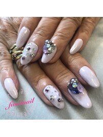 華やかビジューネイル