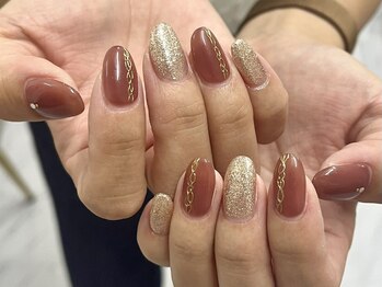 トイロ 高宮店(TOIRO)の写真/限定色カラグラ・ラメグラ♪片手ストーン3個付き¥4840!シンプルだからこそ形・フォルムにこだわったネイル