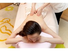 シェリング/クリスタルボディの魅せる背中に