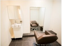 個室でヘアセット、メイクを行えます！