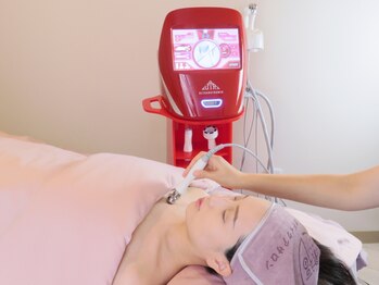 康福の写真/最新マシンで効果を速実感！デコルテ、首肩までしっかりとほぐして小顔に☆憧れのすっきり小美顔に変身♪